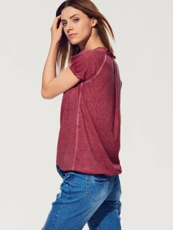 T-shirt en v look tendance avec empiècement smocké à l'encolure