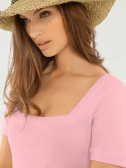 T-shirt grande encolure carrée