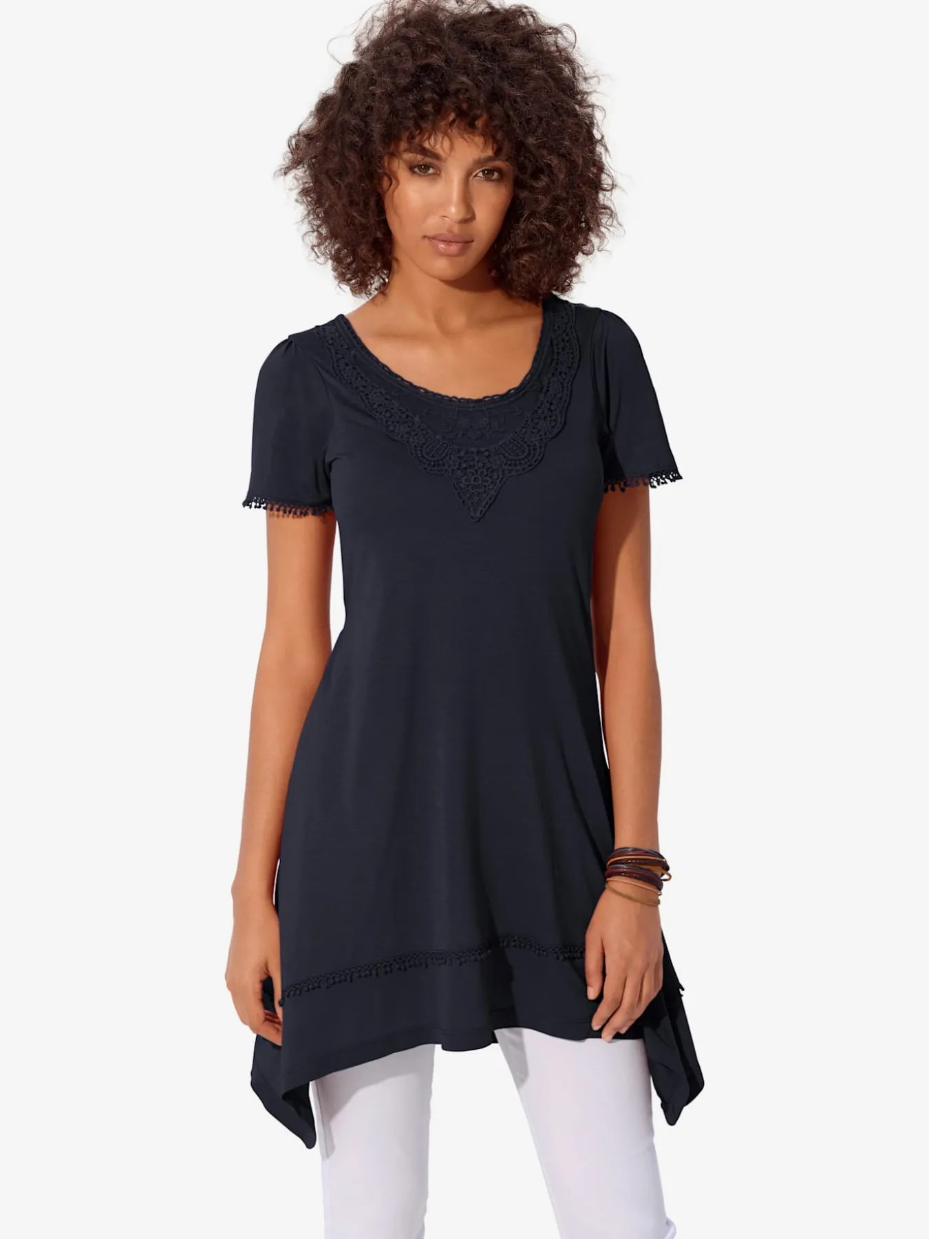 T-shirt long superbes détails en dentelle à l'encolure