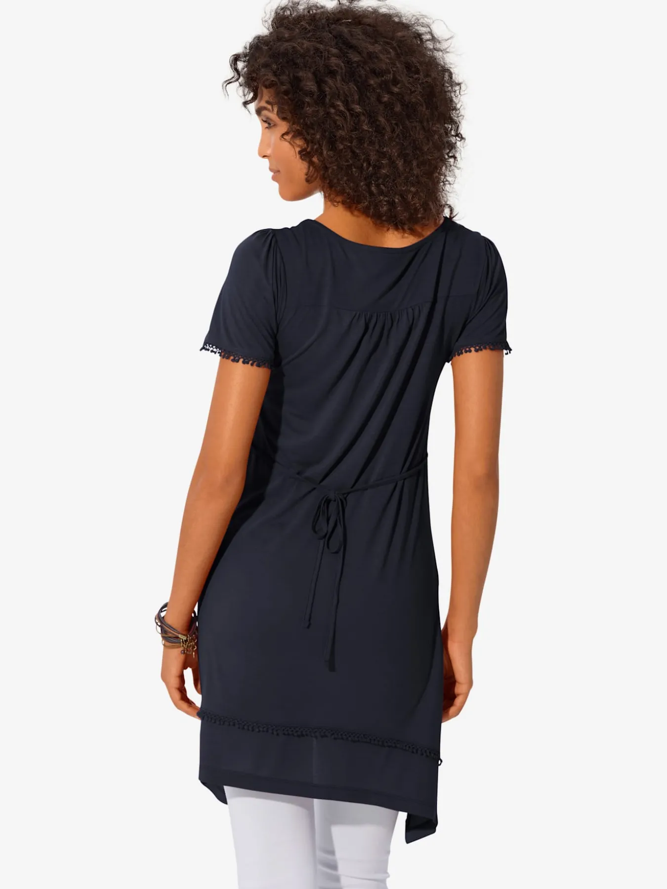 T-shirt long superbes détails en dentelle à l'encolure