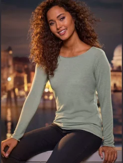 T-shirt manches longues bords pailletés raffinés à l'encolure, aux finitions des manches et à l'ourlet
