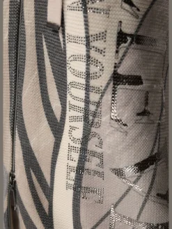 Veste à capuche en tricot motif maille moderne