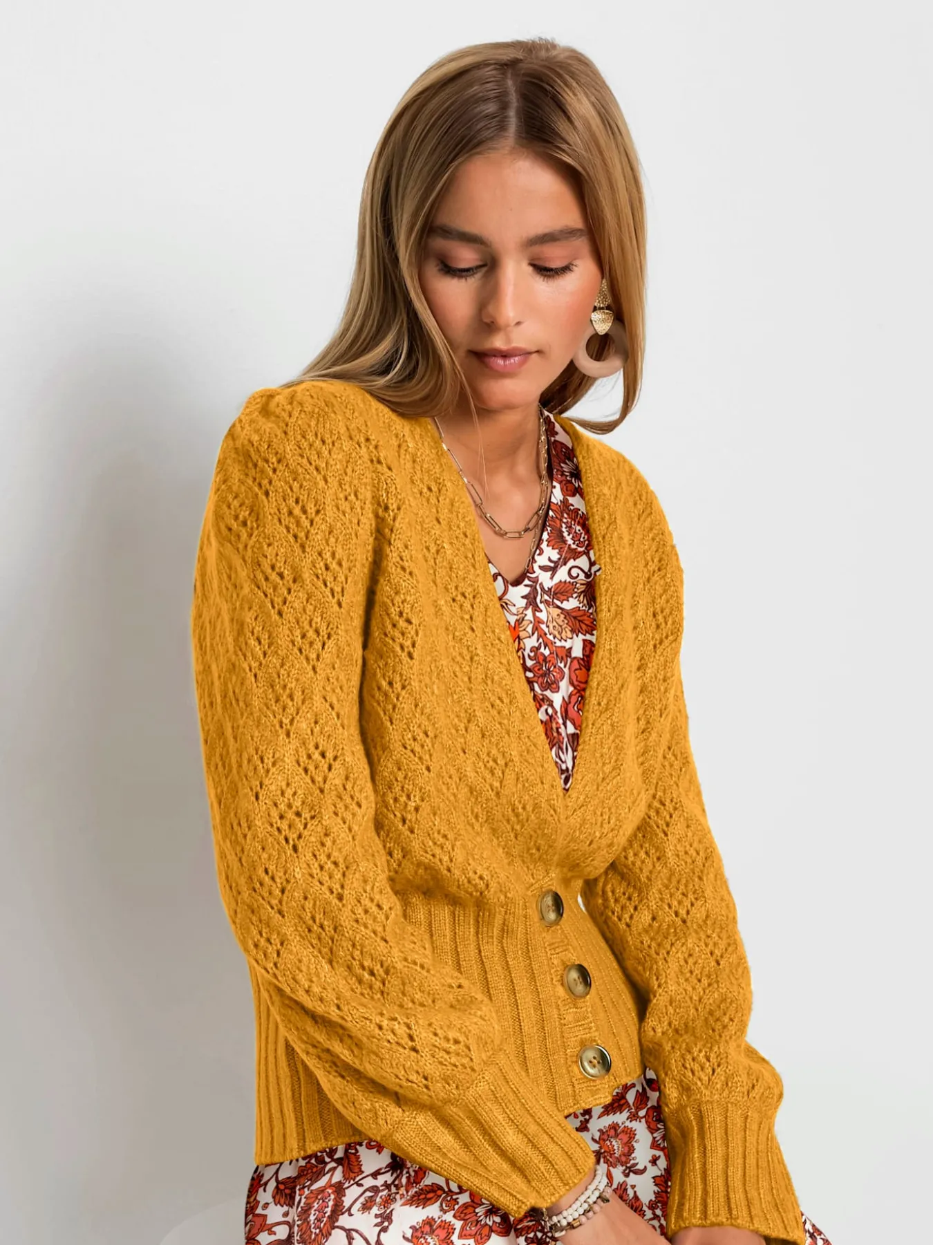 Veste en tricot ajouré motif ajouré transparent discret