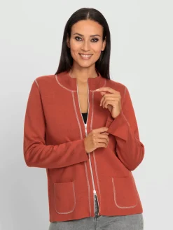 Veste en tricot couture overlock