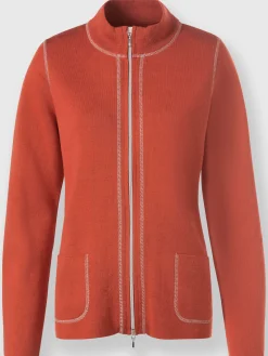 Veste en tricot couture overlock