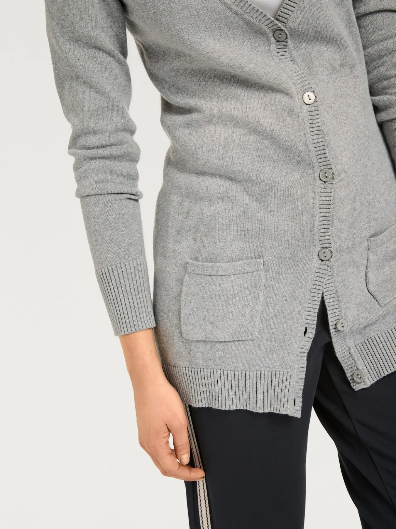 Veste en tricot fin basique incontournable, détails côtelés tendance