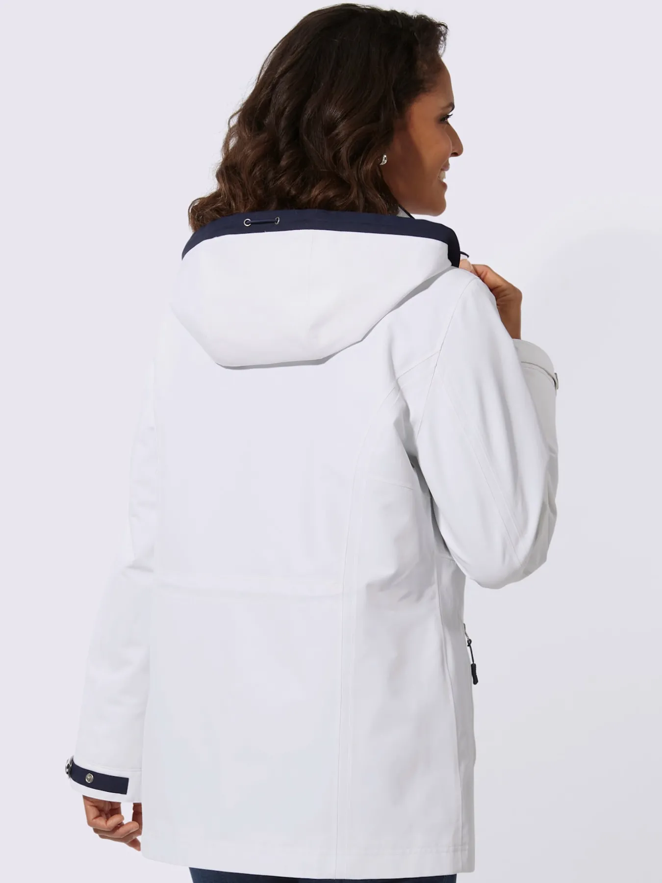 Veste technique capuche amovible grâce à une glissière