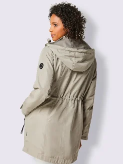 Veste technique produit de façon écologique avec des membranes et laminés recyclables